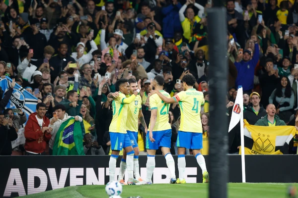  Brasil se impõe com gols de Estêvão e Casemiro e vence Senegal pela 1ª vez