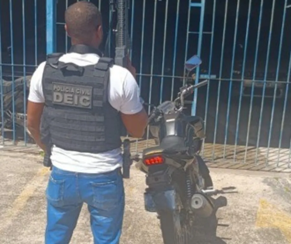 Motocicleta roubada e com placa clonada é recuperada pela Polícia 