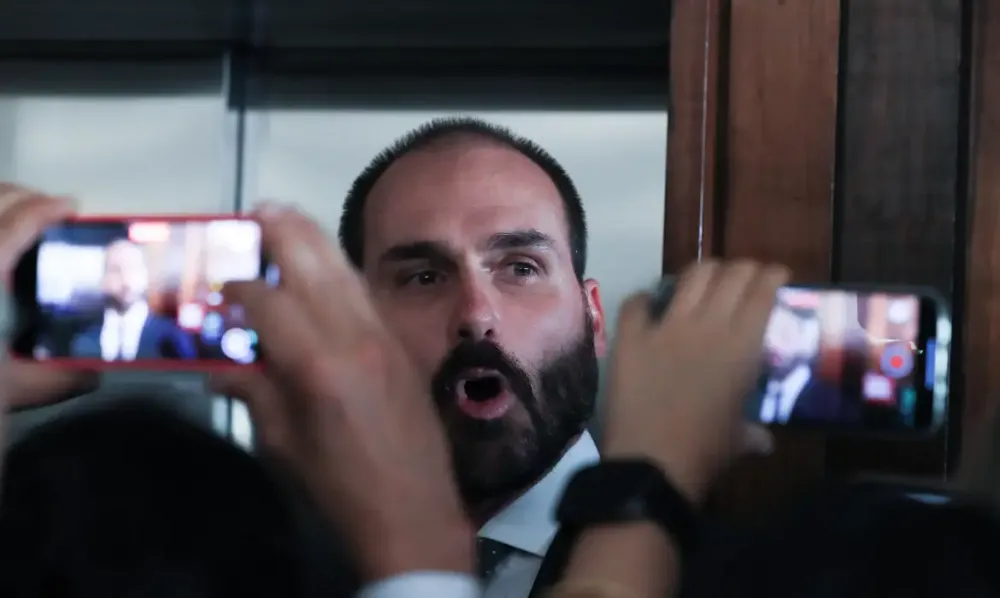 STF tem unanimidade para tornar Eduardo Bolsonaro réu por coação