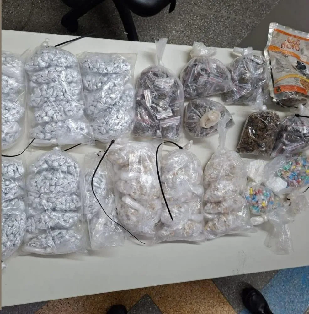 PM apreende 3 mil porções de drogas durante operação em Itapuã