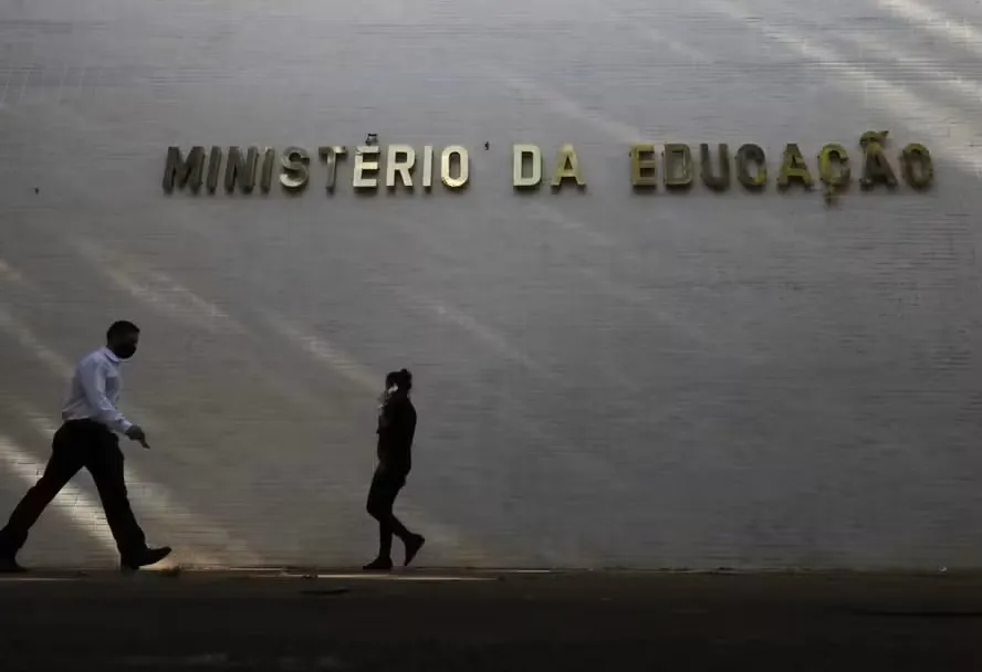 MEC aciona a Polícia Federal e anula três questões do Enem
