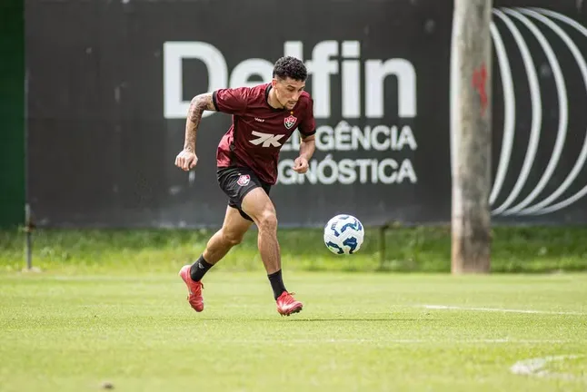 Escalação do Vitória contra o Palmeiras está cheia de dúvidas e desfalques após treino