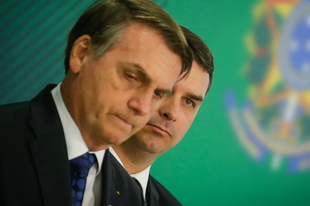 Convocação feita por Flávio teria motivado a decisão de Moraes pela prisão preventiva de Jair Bolsonaro