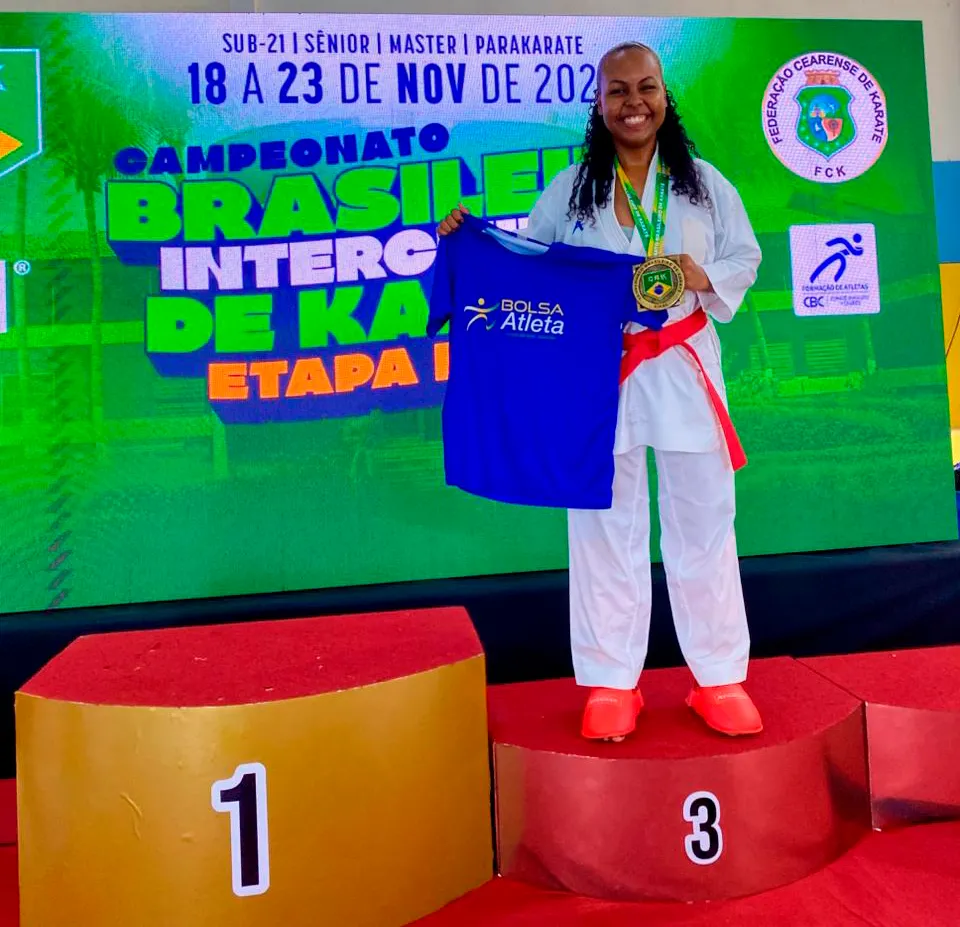 Atleta matense Larissa Barbosa conquista bronze no Brasileiro de karatê no Ceará