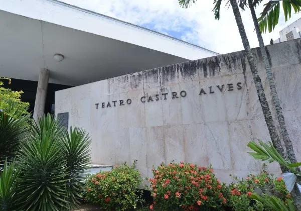 Operário tem mão amputada em acidente durante obras no Teatro Castro Alves