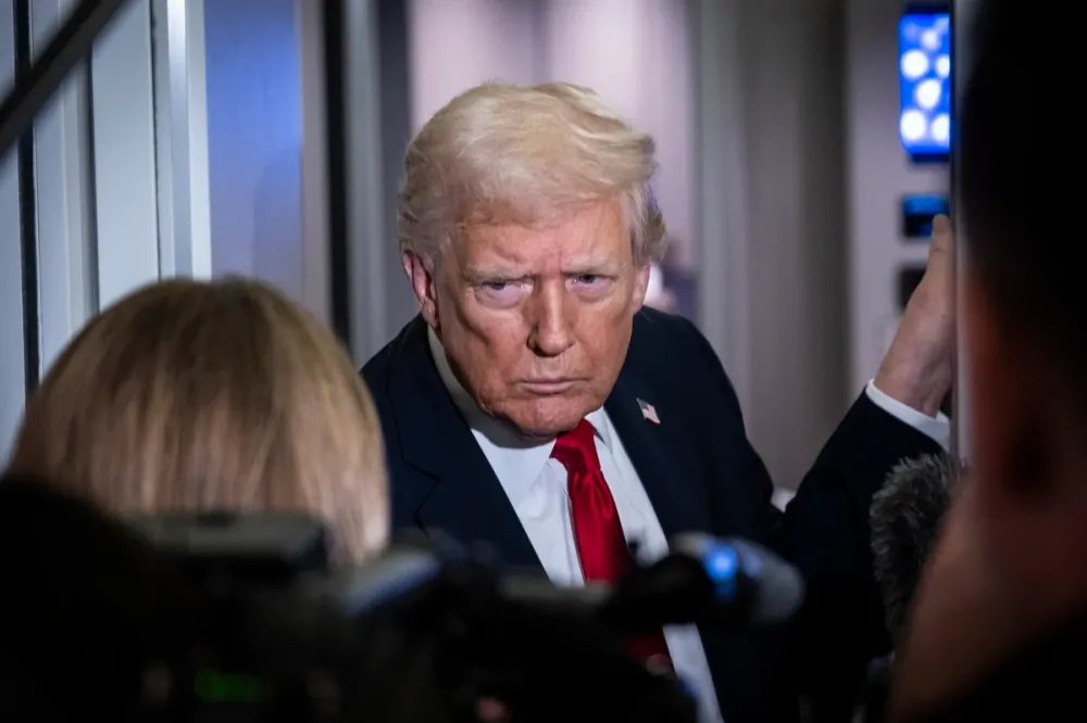 Trump ordena fechamento total do espaço aéreo da Venezuela e eleva pressão contra Nicolás Maduro