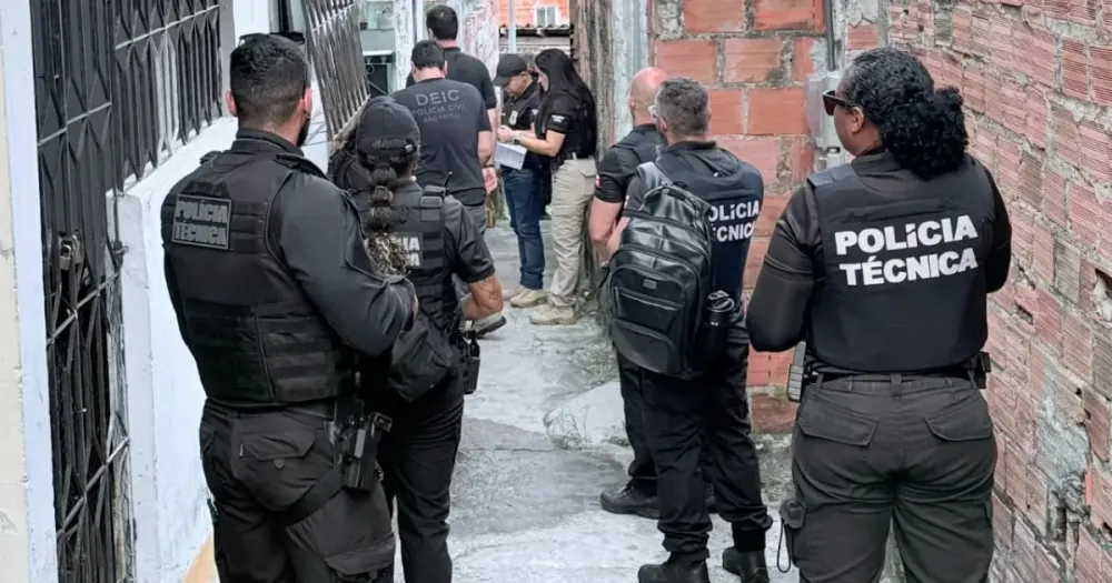Adolescente é alvo de operação por ameaças a escolas, apologia ao nazismo e crimes digitais em Camaçari