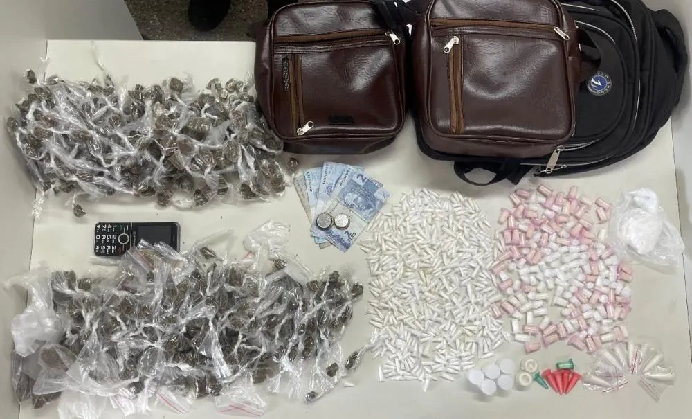 Trio suspeito de tráfico é preso pela PM em Salvador