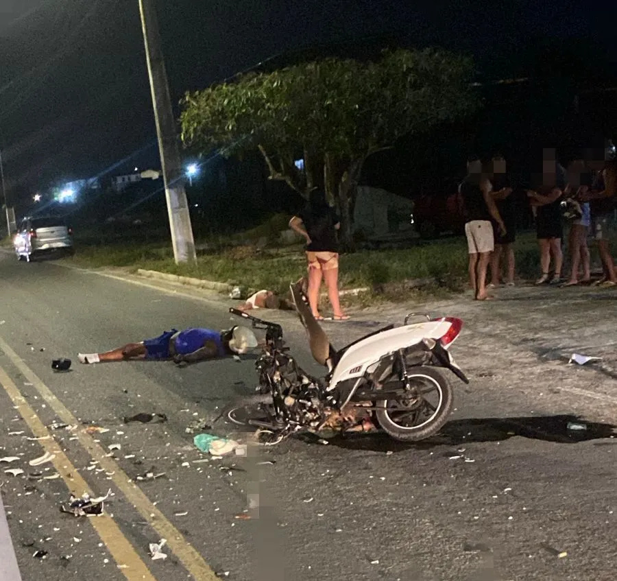 Grave acidente deixa três feridos na noite deste domingo (30), em Dias d'Ávila