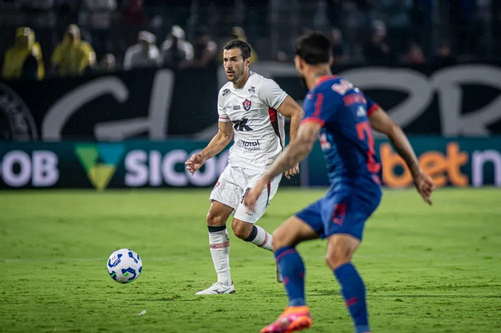 Vitória sofre goleada de 4x0 do Bragantino e volta ao Z-4
