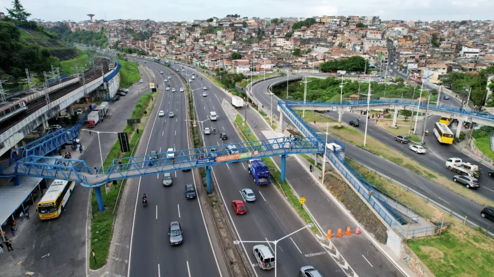 Via que liga BR-324 a Subúrbio de Salvador é inaugurada