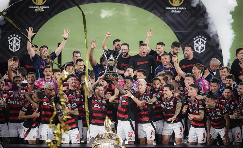 Flamengo derrota Ceará e coroa ano mágico com título Brasileiro
