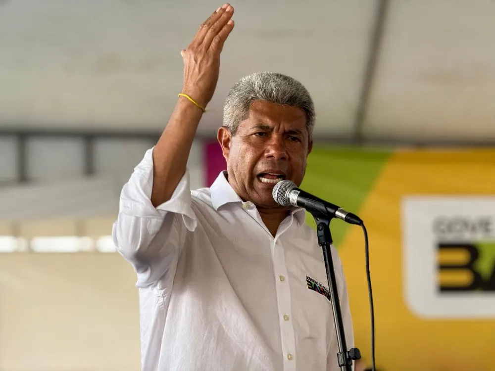 Jerônimo culpa municípios por aumento de 213% da espera na fila da regulação