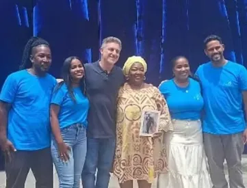 Luciano Huck grava quadro especial do “Domingão” em Lauro de Freitas