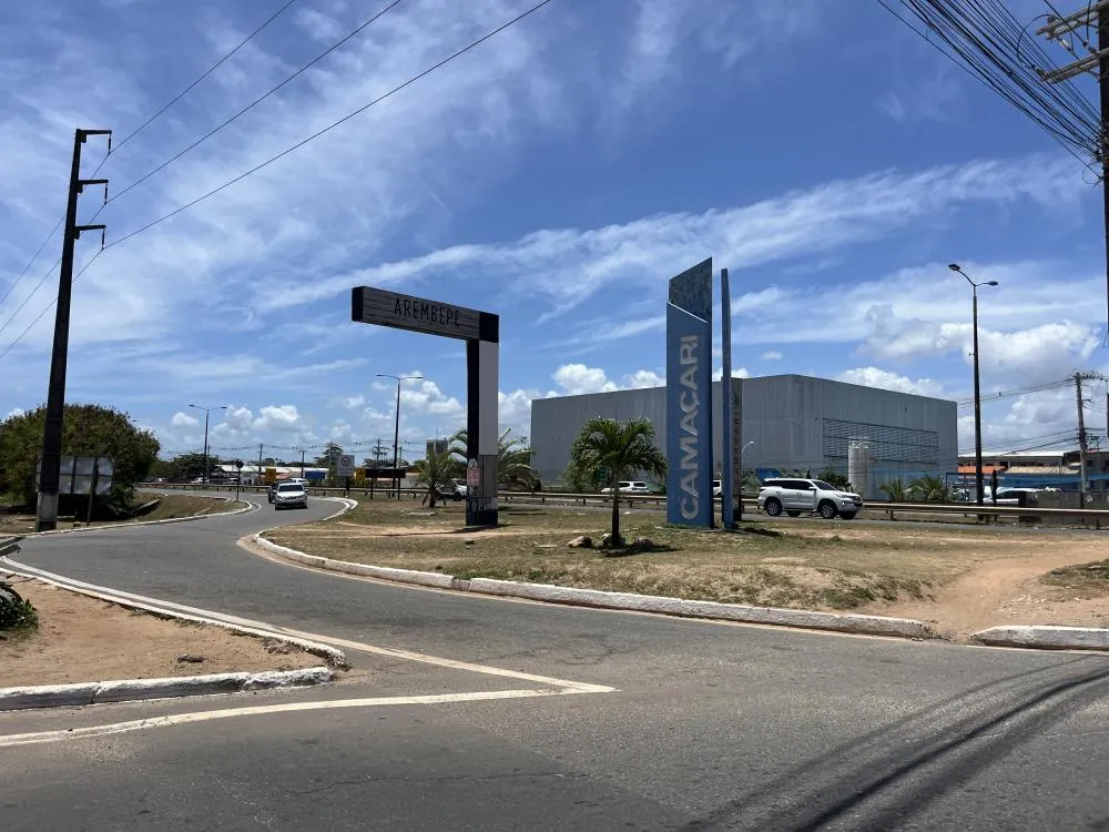 Corpo de homem é encontrado com marcas de tiro em Arembepe