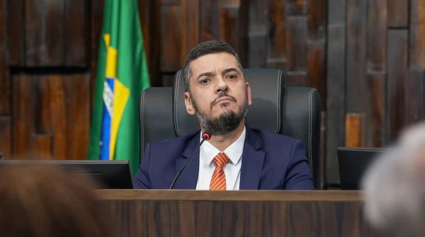 Deputados aprovam revogação da prisão de Rodrigo Bacellar