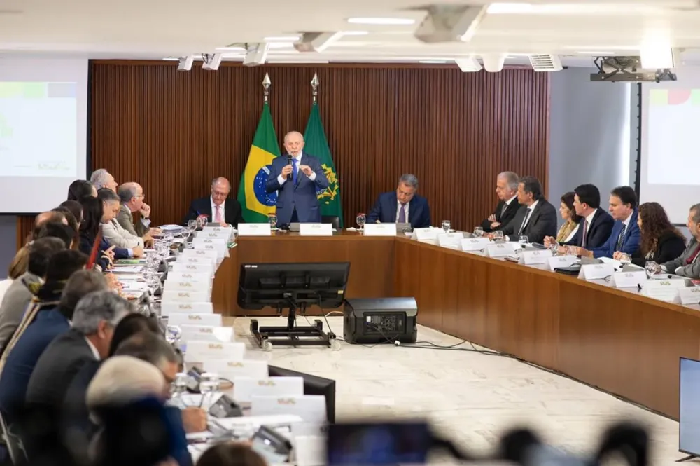 Ministérios do governo dão 122 votos para projeto que pode soltar Bolsonaro mais cedo