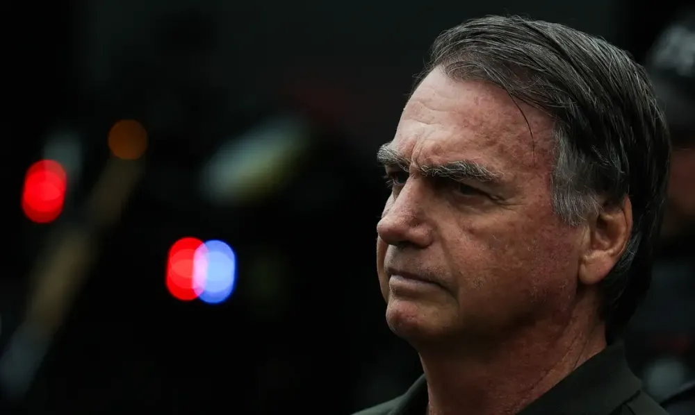 Justiça suspende benefícios vitalícios durante prisão de Bolsonaro 