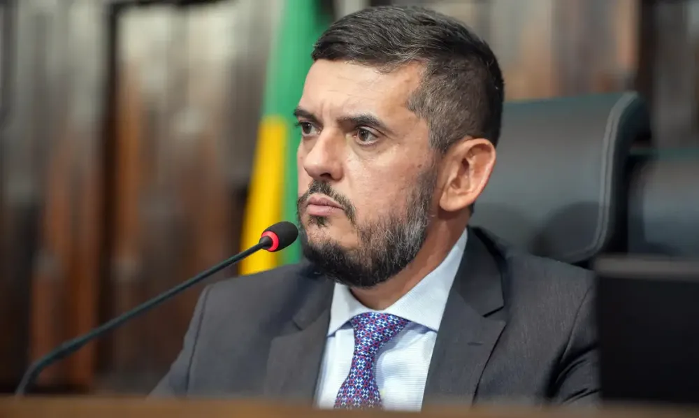 Um dia após ser solto, Bacellar pede licença de 10 dias da Alerj