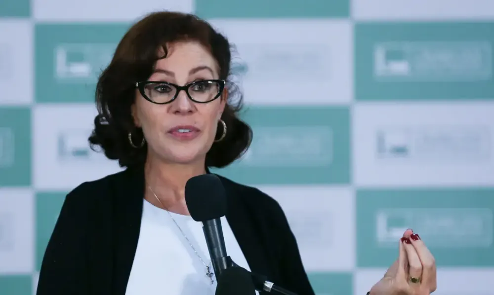 Câmara rejeita cassação da deputada Carla Zambelli