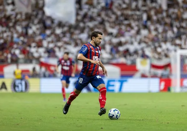 Bahia anuncia renovação de contrato com Everton Ribeiro