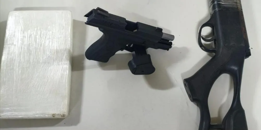 PM apreende armas, munições e droga com suspeito de tráfico em Dias d’Ávila