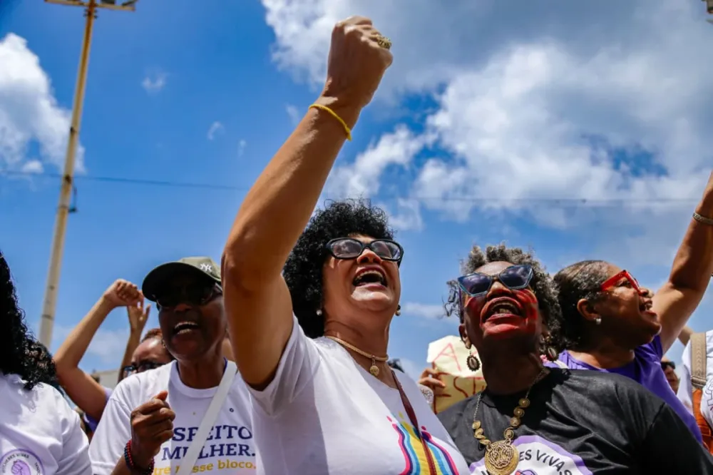 Manifestantes protestam contra feminicídio e violência de gênero na Barra