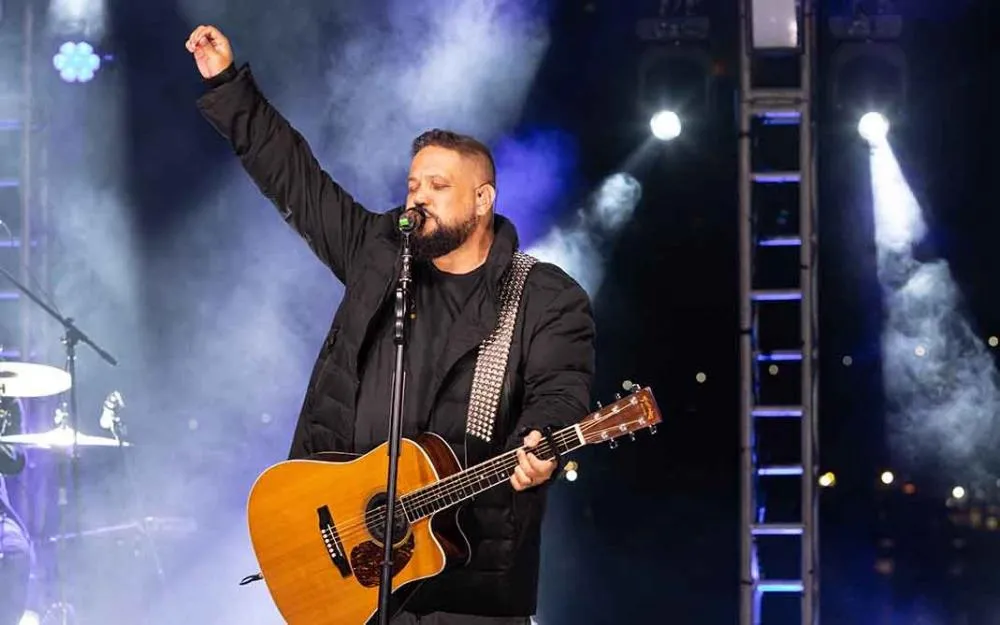 Show gospel de Fernandinho acontece nesta quinta (18) em Praia do Forte