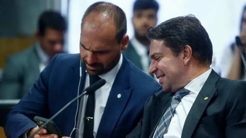 Câmara cassa mandatos de Eduardo Bolsonaro e Alexandre Ramagem