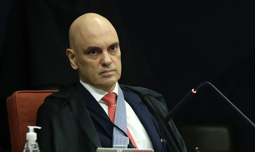 Moraes autoriza cirurgia de Bolsonaro e rejeita pedido de prisão domiciliar
