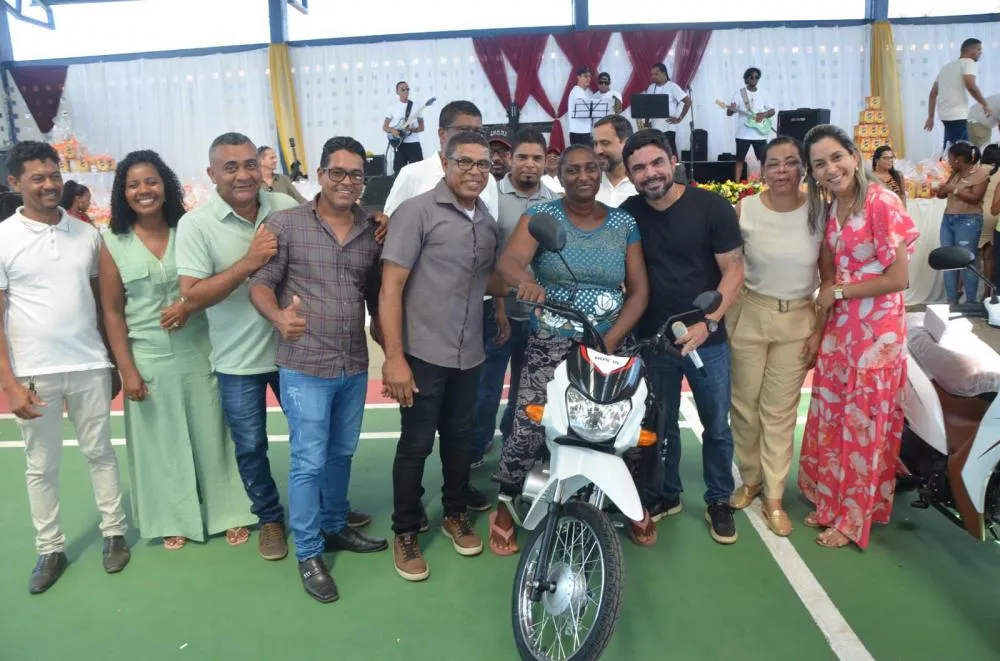 Prefeito Marcus Sarmento realiza confraternização histórica e sorteia motos para servidores 