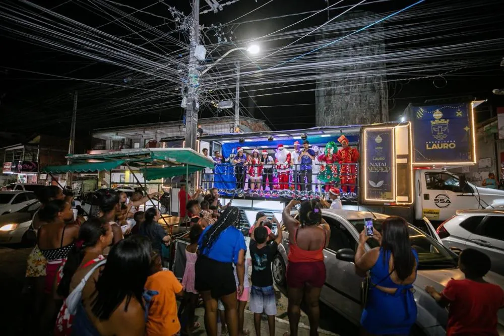 Natal Mágico Itinerante leva encanto e alegria aos bairros de Lauro de Freitas