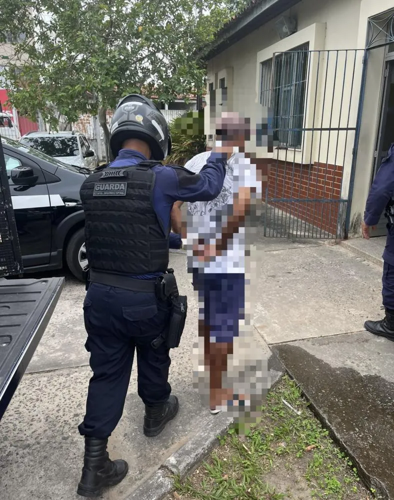 Guarda Civil conduz suspeito à delegacia após denúncia de importunação na Praça Rui Barbosa