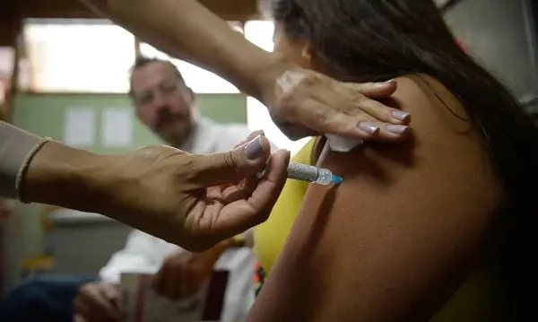 Ministério da Saúde amplia vacinação contra HPV para jovens até 2026