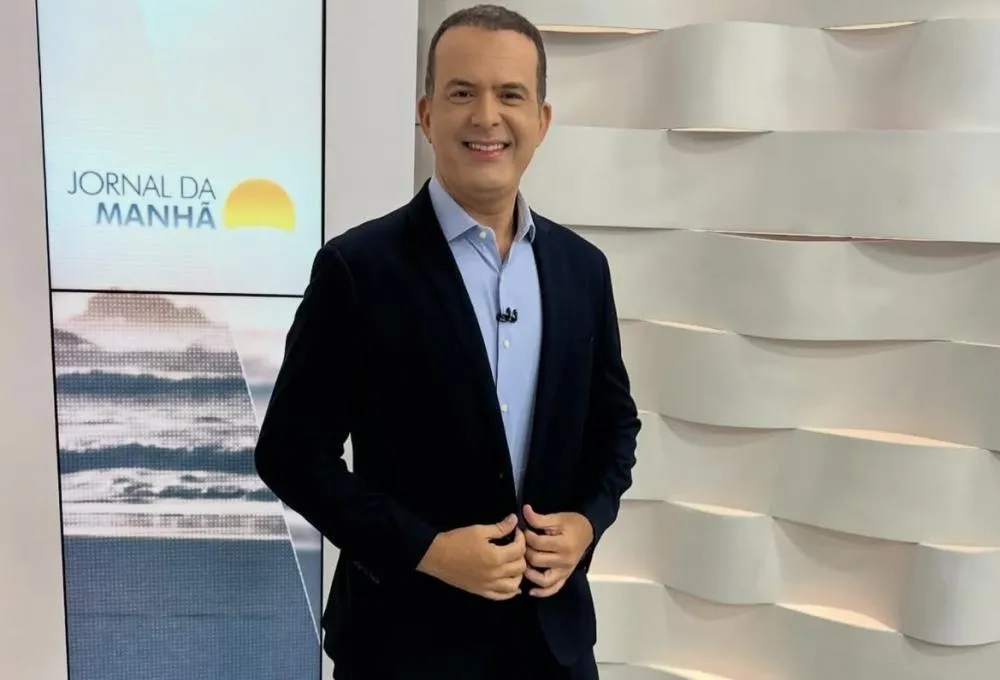 Apresentador da TV Bahia rebate turista ao vivo após comentário desrespeitoso no Bonfim