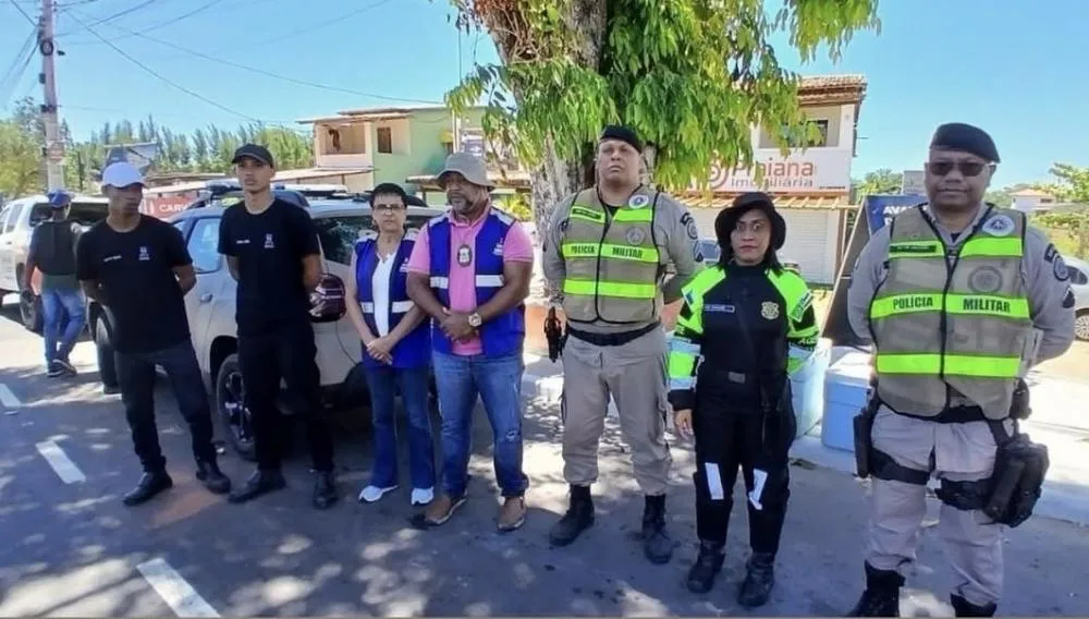Operação intensifica fiscalização e coíbe cobrança irregular de estacionamento em Guarajuba