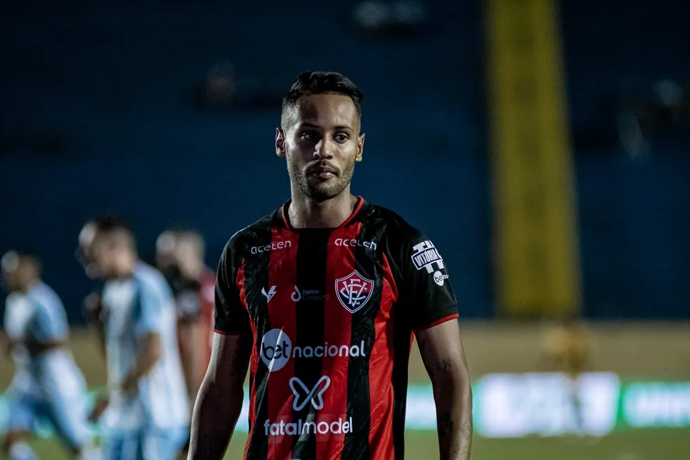 Ex-jogador de Fluminense e Vitória tem julgamento marcado após 200 dias preso