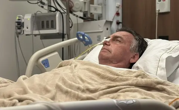 Defesa de Bolsonaro alega agravamento de saúde e solicita prisão domiciliar ao STF