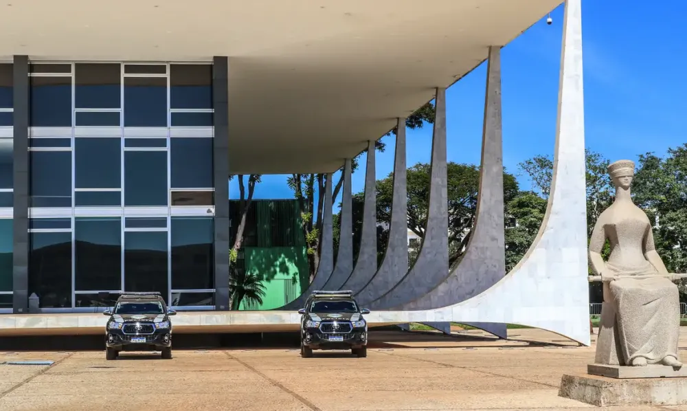 Moraes manda prender Filipe Martins, ex-assessor de Bolsonaro