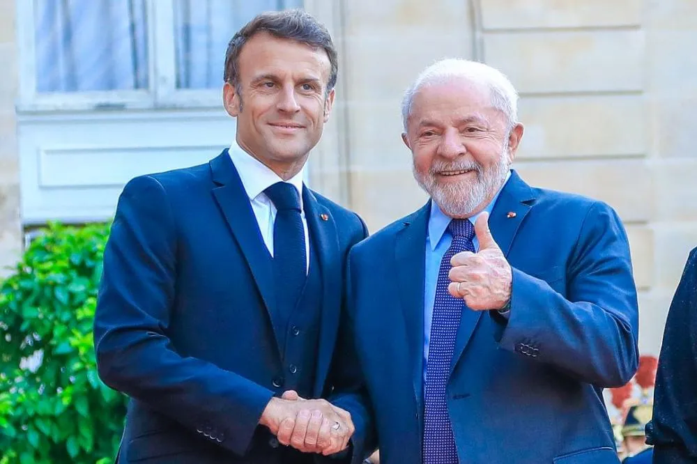 Aliado de Lula, Macron celebra queda de Maduro e afirma que “Venezuela está livre”