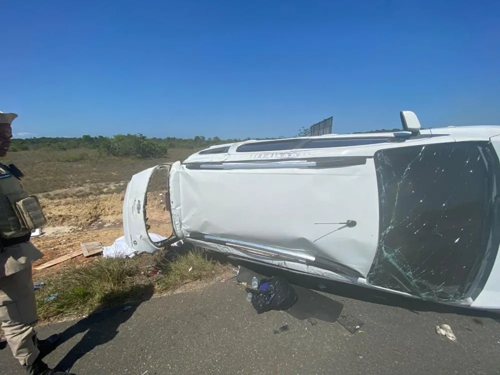 Batida entre carros deixa uma pessoa morta e cinco feridas na Cetrel