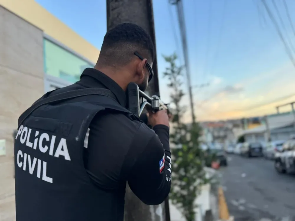 Adolescente de 15 anos é apreendido por atear fogo em homem em situação de rua na Bahia