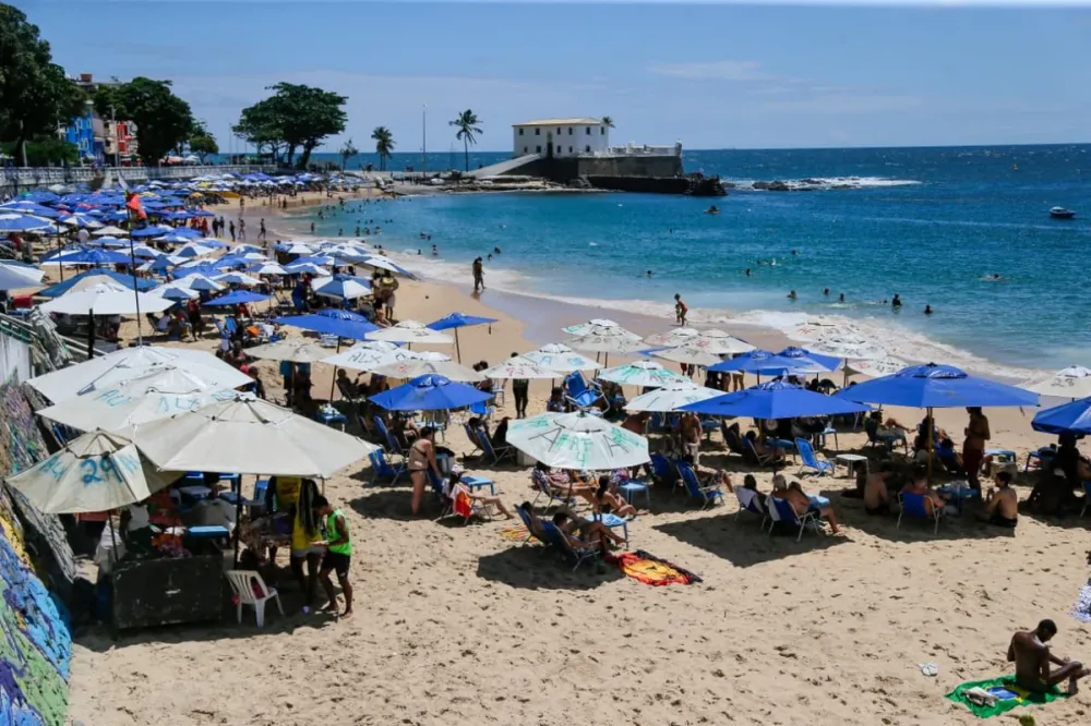 Lei regulamenta uso de cadeiras e sombreiros na areia do Porto da Barra