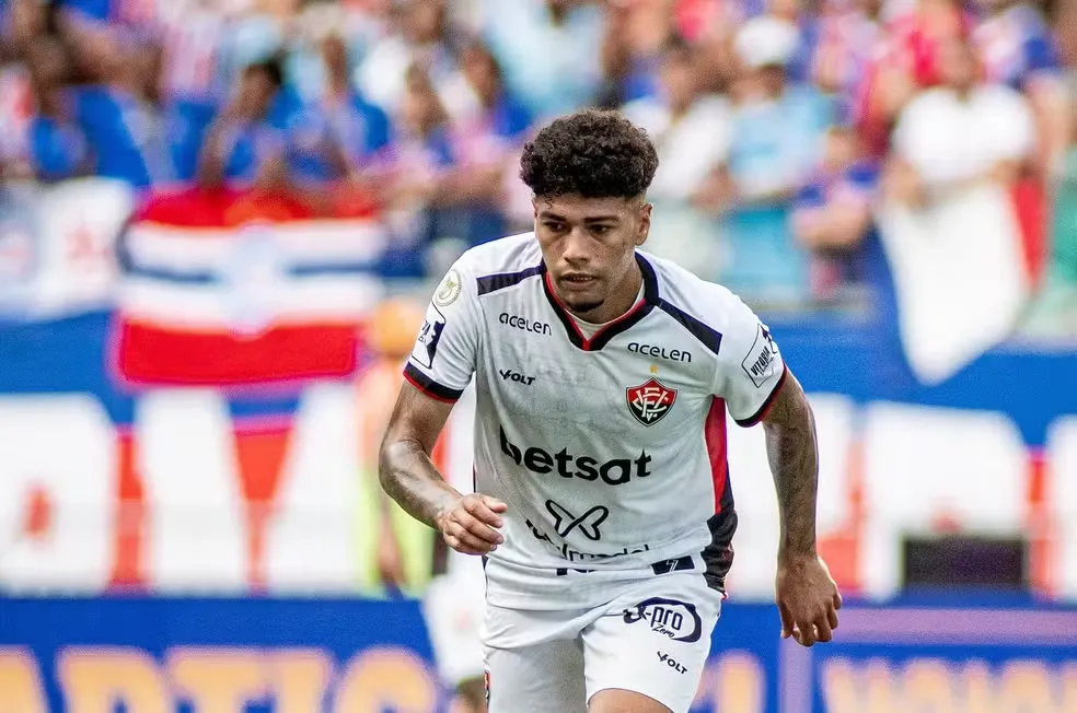 Vitória acerta empréstimo do volante Filipe Machado para o Goiás