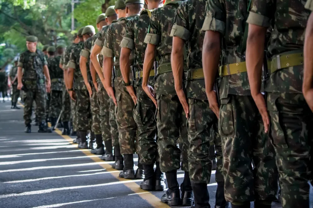 Exército abre concurso com salário de até R$ 13,2 mil; há vagas na Bahia e mais oito estados