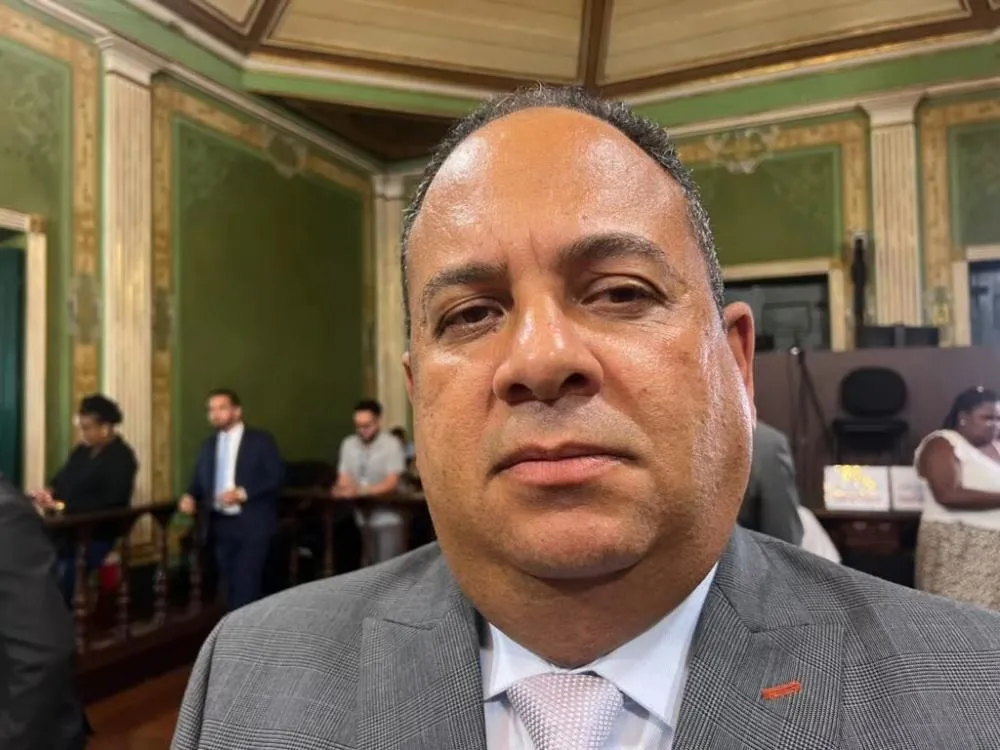 “Estou do lado do povo e assunto encerrado”, diz Jorge Araújo sobre aumento da passagem de ônibus