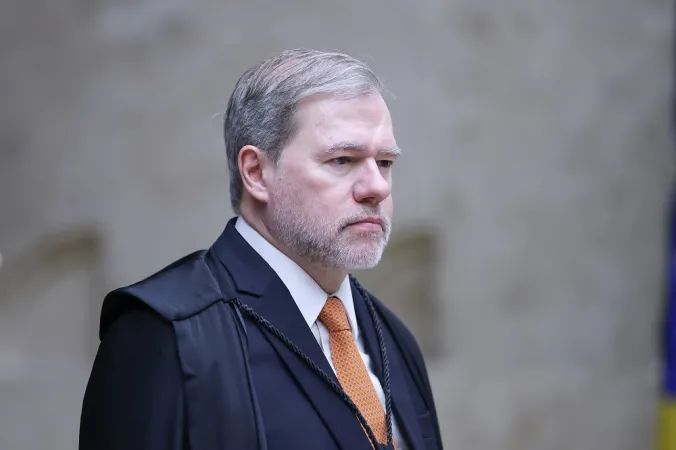 Senadores protocolam impeachment de Toffoli por atuação no caso Master