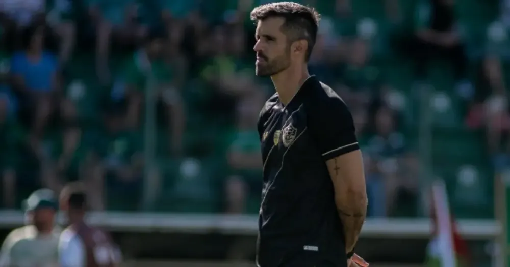 Gerente da base do Vitória destaca campanha na Copinha e minimiza arbitragem após jogo com o Palmeiras