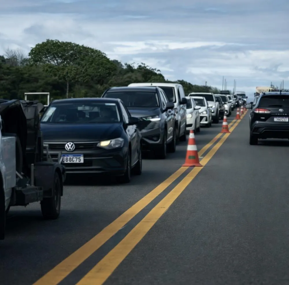 Após engarrafamento e revolta de motoristas, CLN confirma manutenção preventiva na BA-099 até 28 de janeiro
