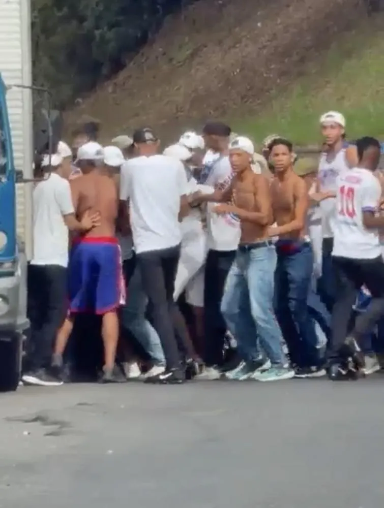 Integrantes da Bamor são flagrados em agressão brutal antes de Bahia x Galícia